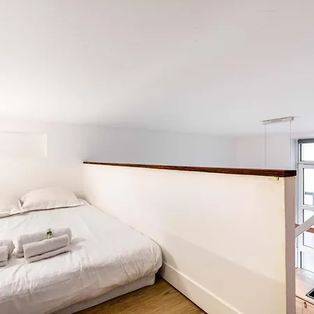 - Equipped Souplex - Mezzanine Bedrooms 1m20 Height - From 1 To 6 Guests - Departure Up To 11am - Entrance From 4 Pm - M9 - 5 - 3 - 2 - 8 Appartamento Parigi