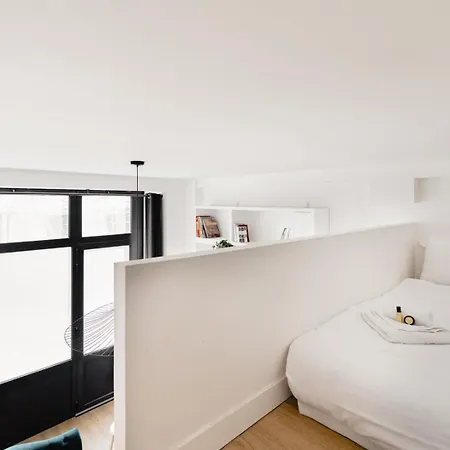 - Equipped Souplex - Mezzanine Bedrooms 1m20 Height - From 1 To 6 Guests - Departure Up To 11am - Entrance From 4 Pm - M9 - 5 - 3 - 2 - 8 * Parigi