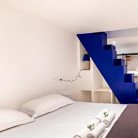 - Equipped Souplex - Mezzanine Bedrooms 1m20 Height - From 1 To 6 Guests - Departure Up To 11am - Entrance From 4 Pm - M9 - 5 - 3 - 2 - 8 Parigi