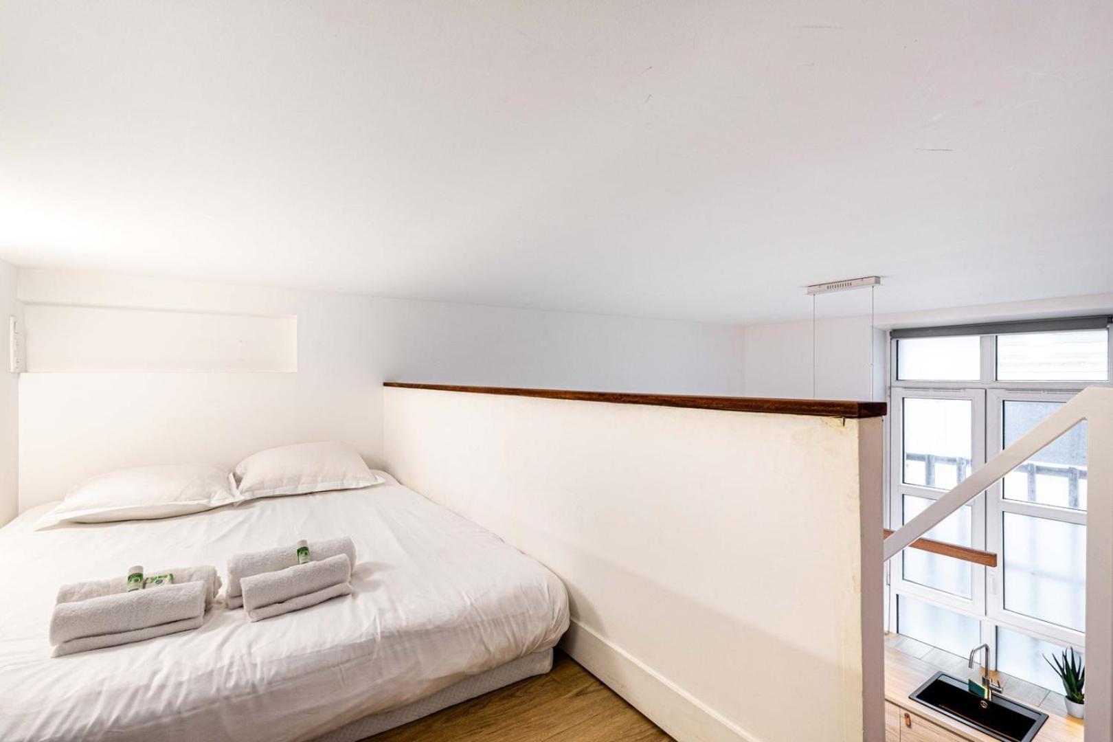 Disponible - - Equipped Souplex - From 1 To 6 Guests - Entry From 3pm - Departure Up To 11am Apartment Paris